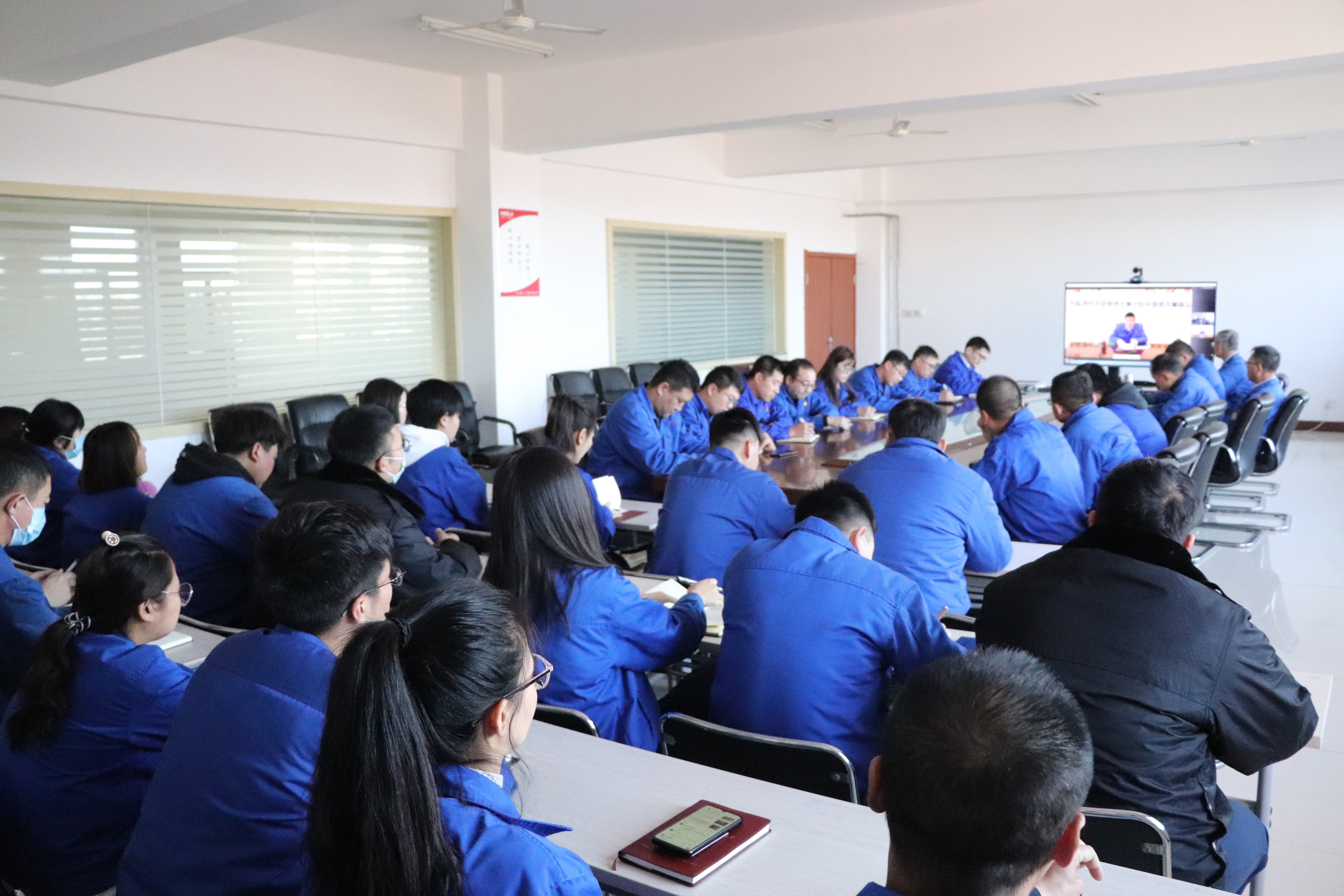 《党的十九届六中全会、省第十一次党代会精神宣贯》的专题党课.JPG 《党的十九届六中全会、省第十一次党代会精神宣贯》的专题党课.JPG