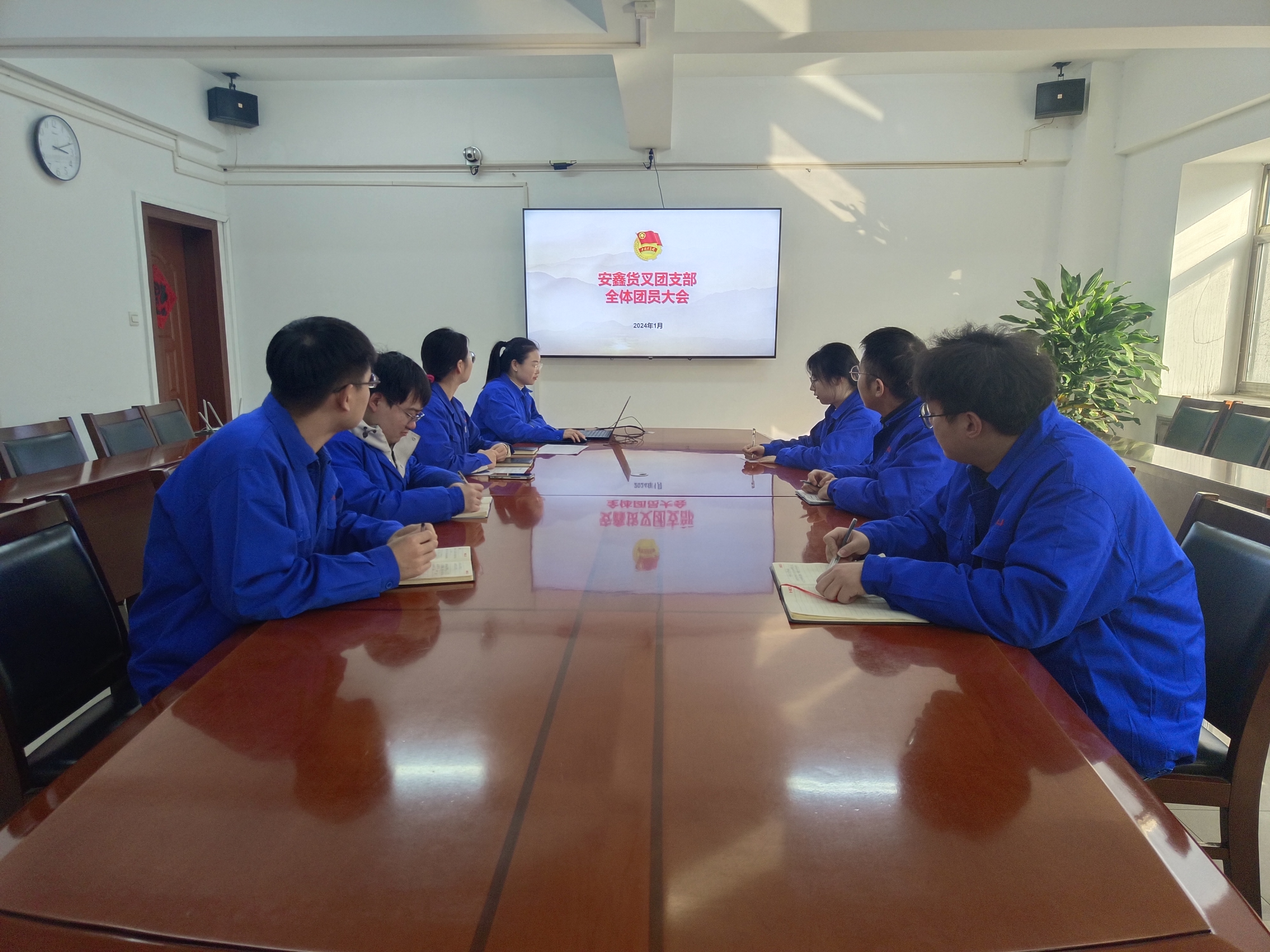 会议现场.jpg
