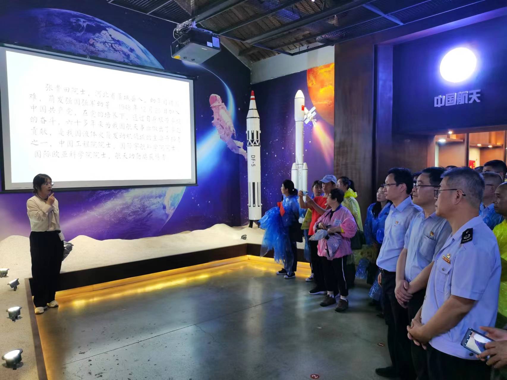 4-在红光沟076航天基地参观.jpg