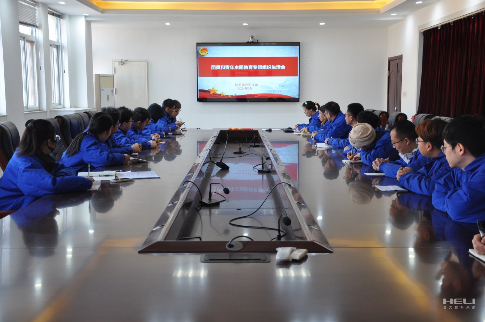 团员和青年主题教育专题组织生活会.jpg 团员和青年主题教育专题组织生活会.jpg