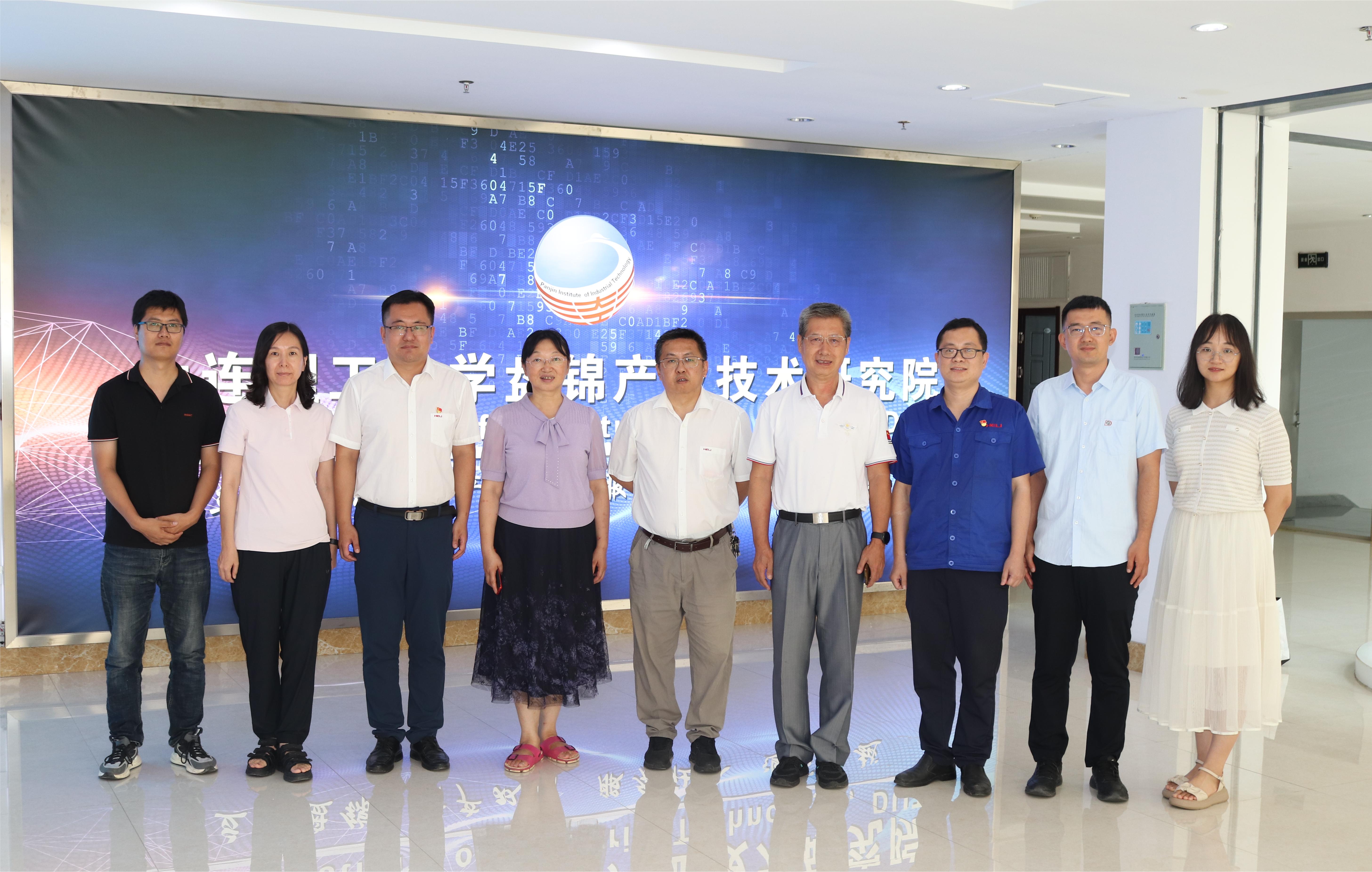 3.本次校企合作合影留念.jpg 3.本次校企合作合影留念.jpg