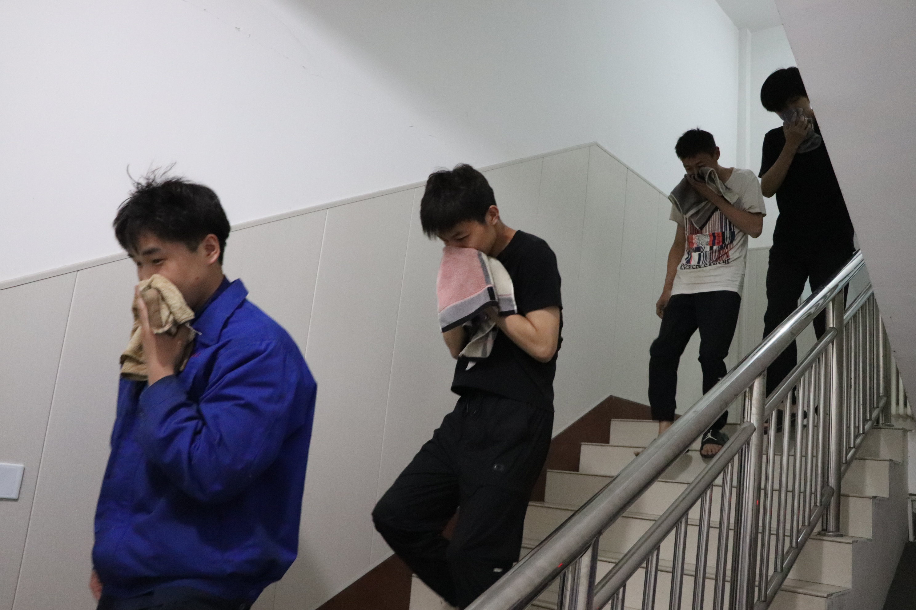 盘锦合力火灾应急疏散演练.jpg