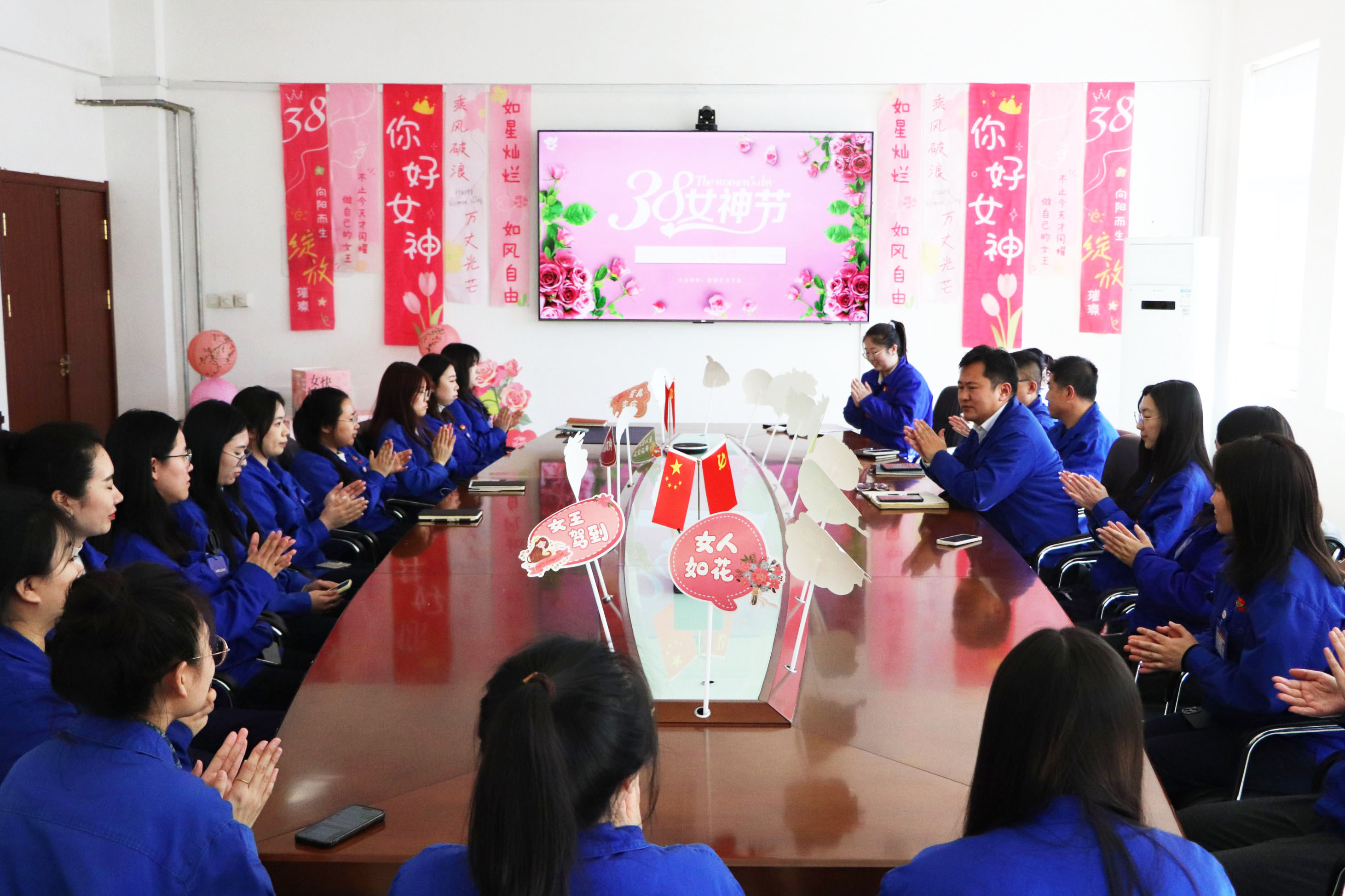 座谈会现场 拷贝.jpg