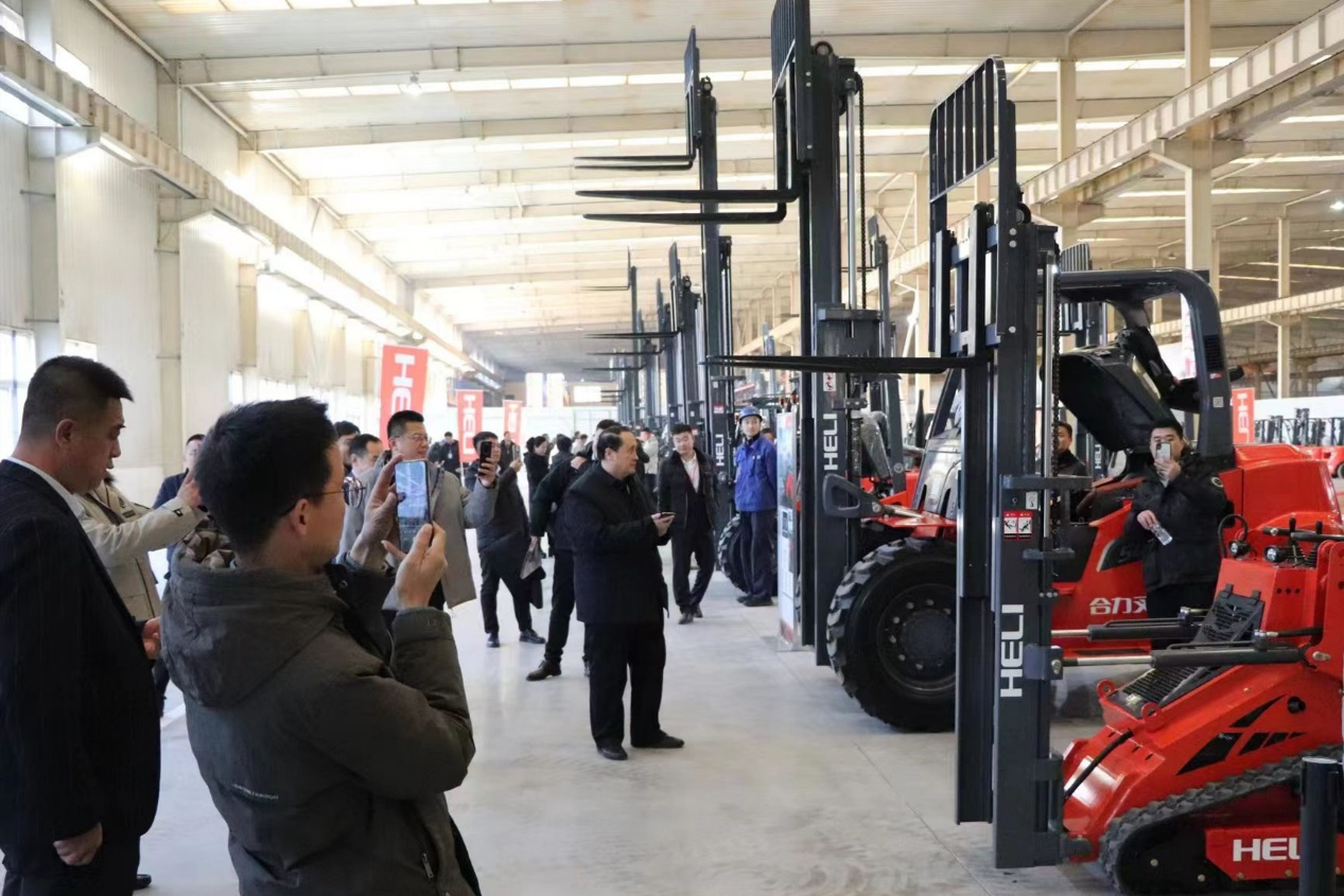 开办“合力亲一家 共创赢未来”主题营销暨产品推介会.png 开办“合力亲一家 共创赢未来”主题营销暨产品推介会.png