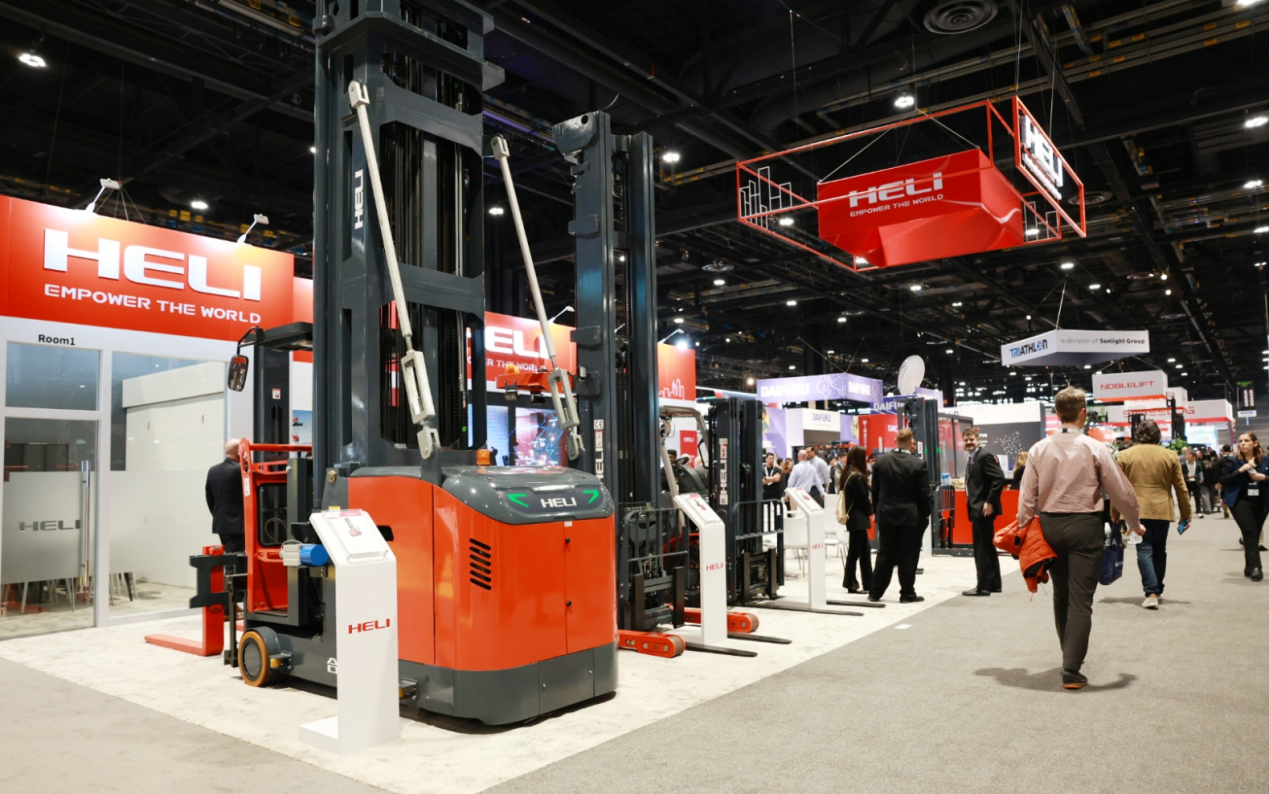 窄巷道三向叉车亮相芝加哥ProMAT展览会.png 窄巷道三向叉车亮相芝加哥ProMAT展览会.png