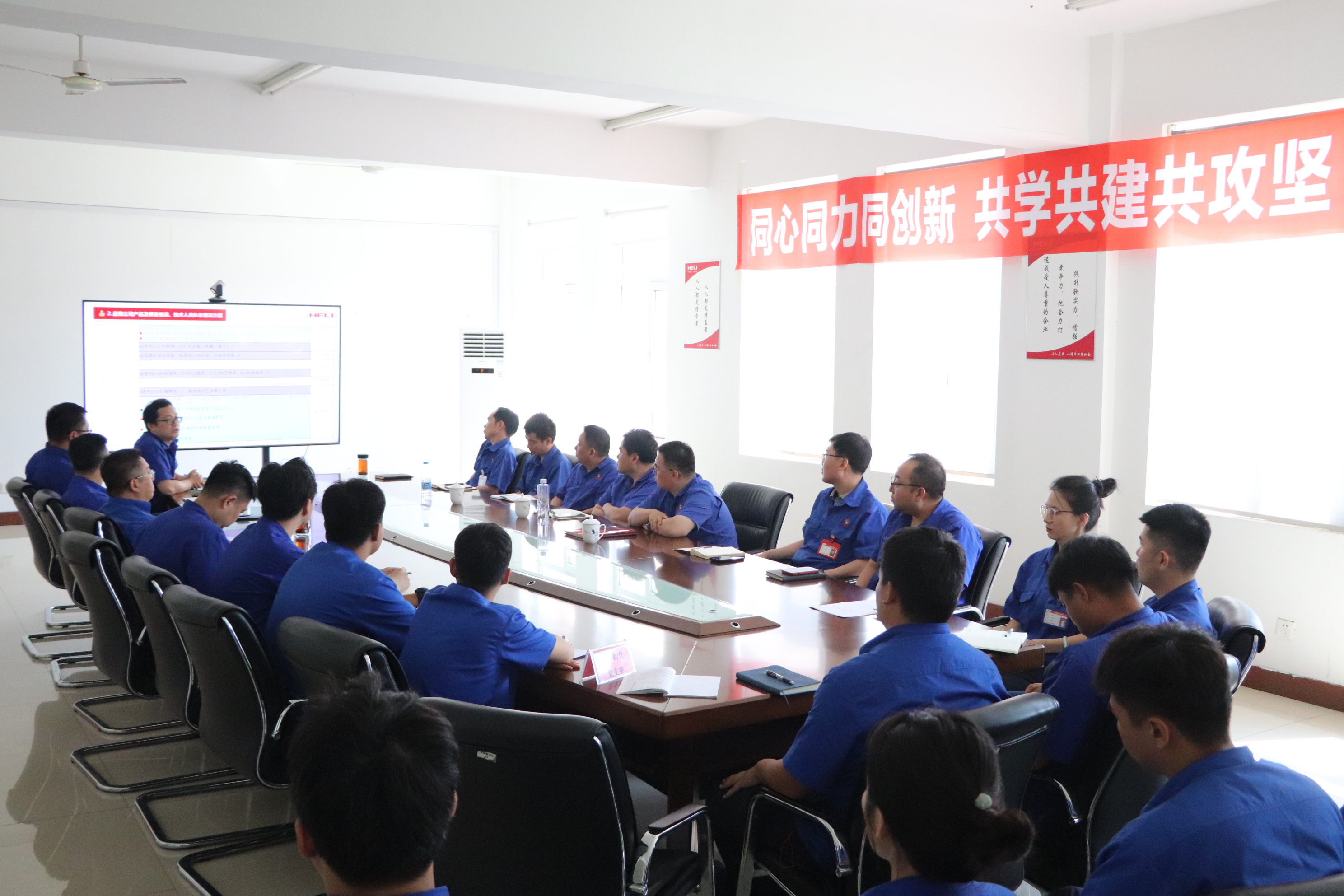 2.2进行互学互鉴交流研讨现场.jpg 2.2进行互学互鉴交流研讨现场.jpg