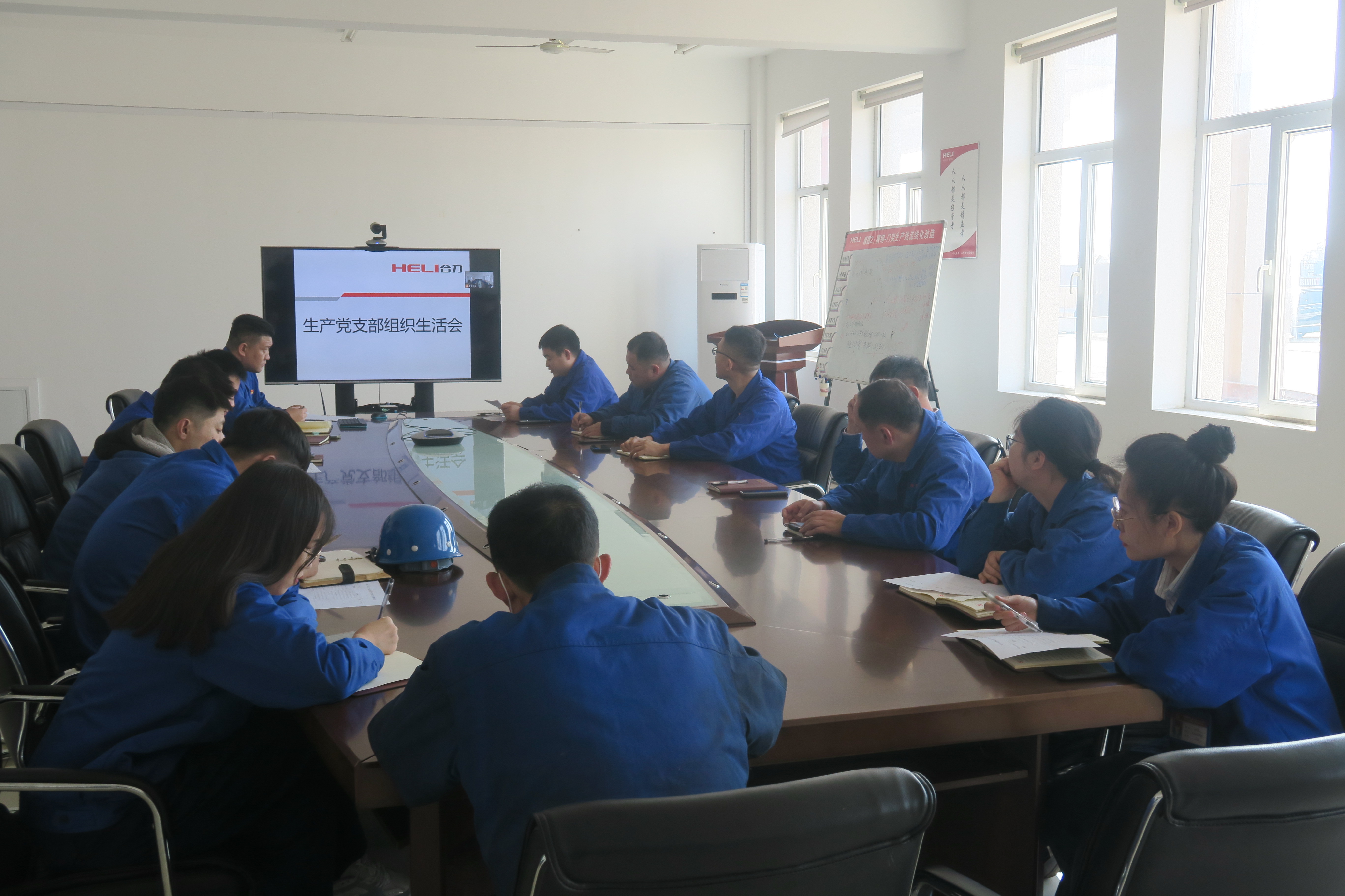 生产党支部组织生活会现场.JPG