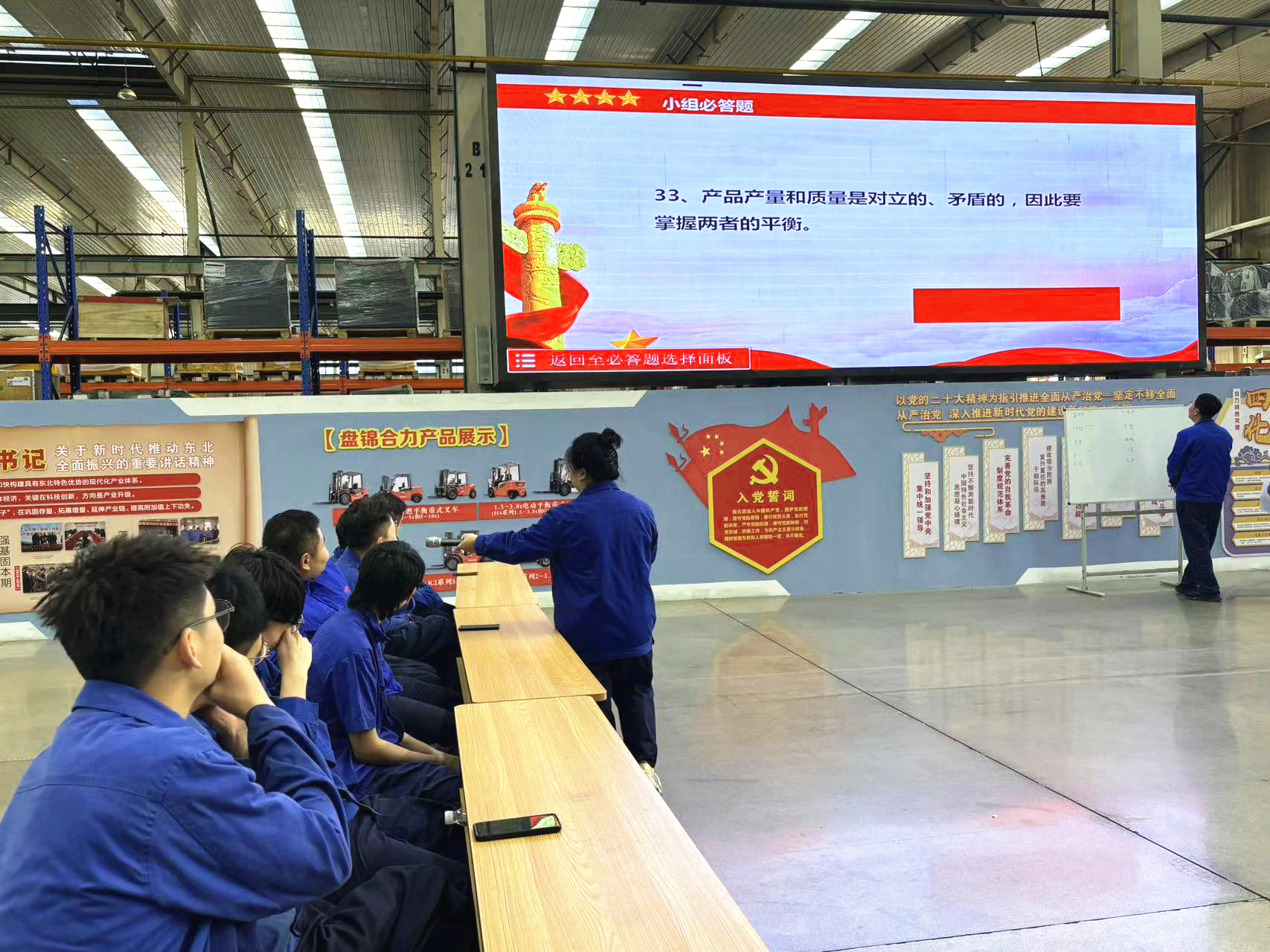 竞赛现场二.jpg 竞赛现场二.jpg