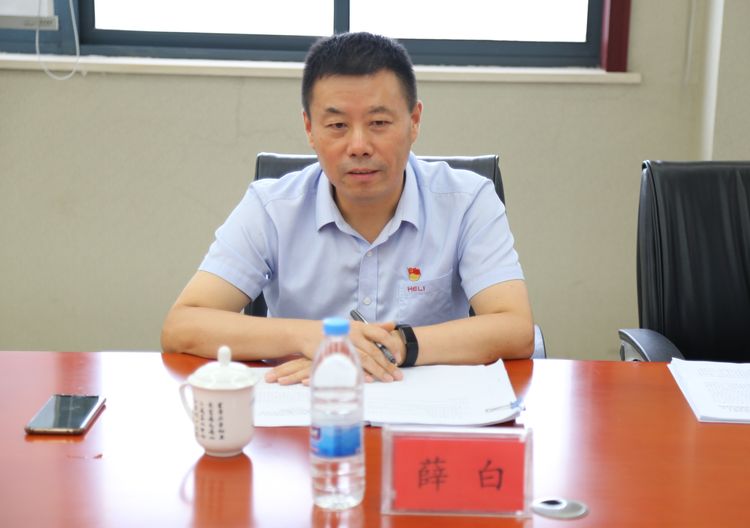 薛白现场督导民主生活会.JPG